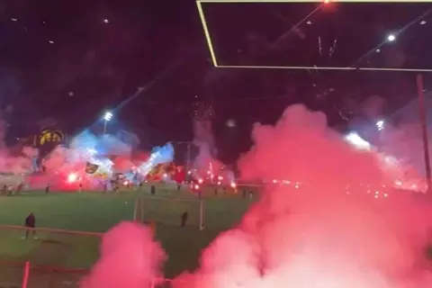 برسالة غضب وإشعال النيران.. كيف استعدت جماهير الترجي لموقعة الأهلي بدوري الأبطال؟ (صور)